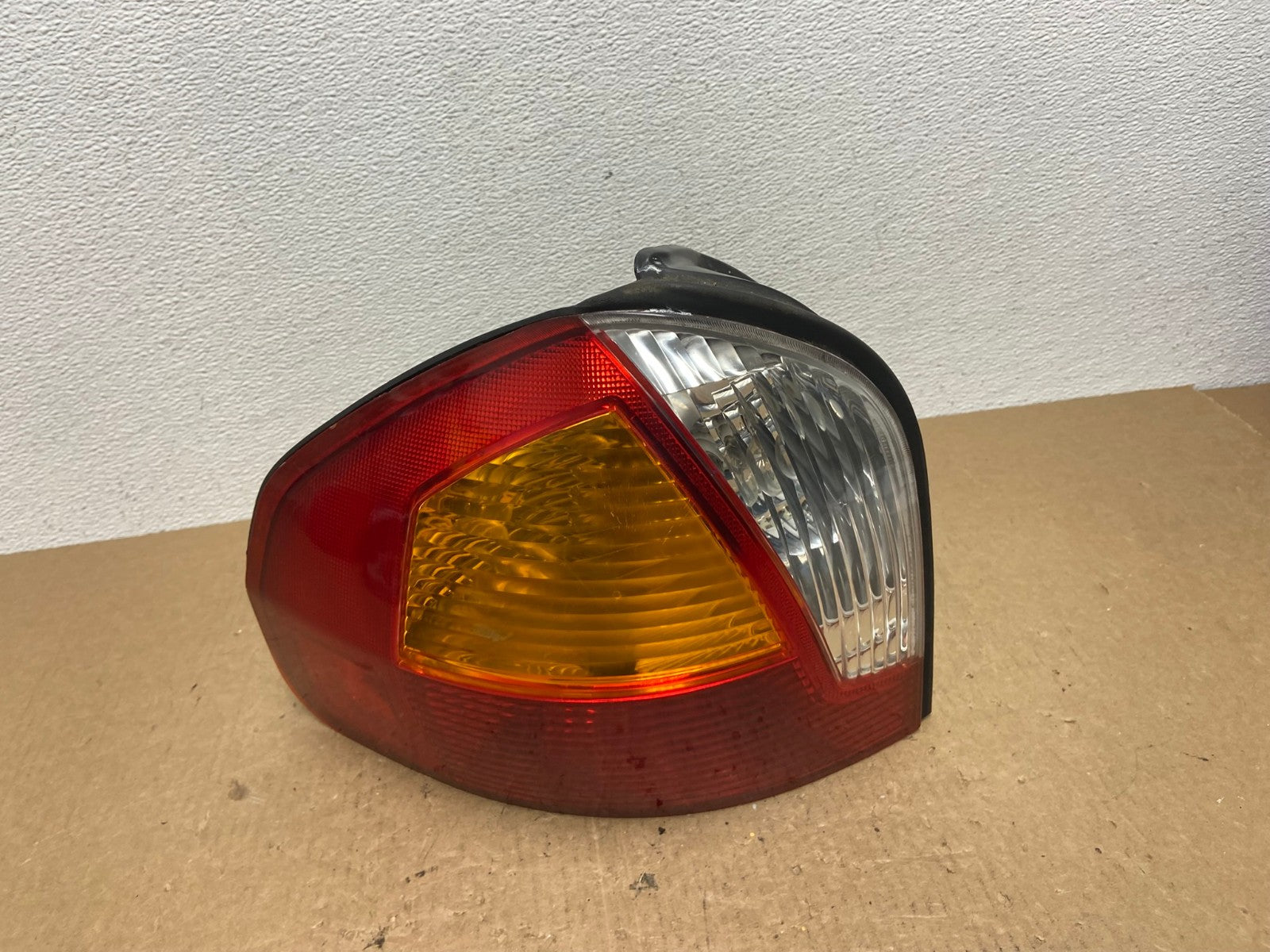 2001 - 2004 Hyundai Santa Fe Left Driver LH Side Tail Light AC1047 LK0