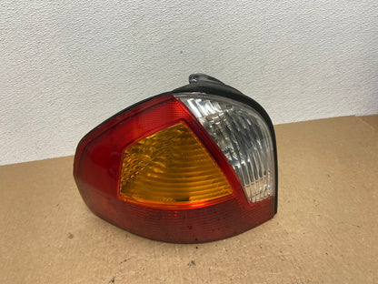2001 - 2004 Hyundai Santa Fe Left Driver LH Side Tail Light AC1047 LK0