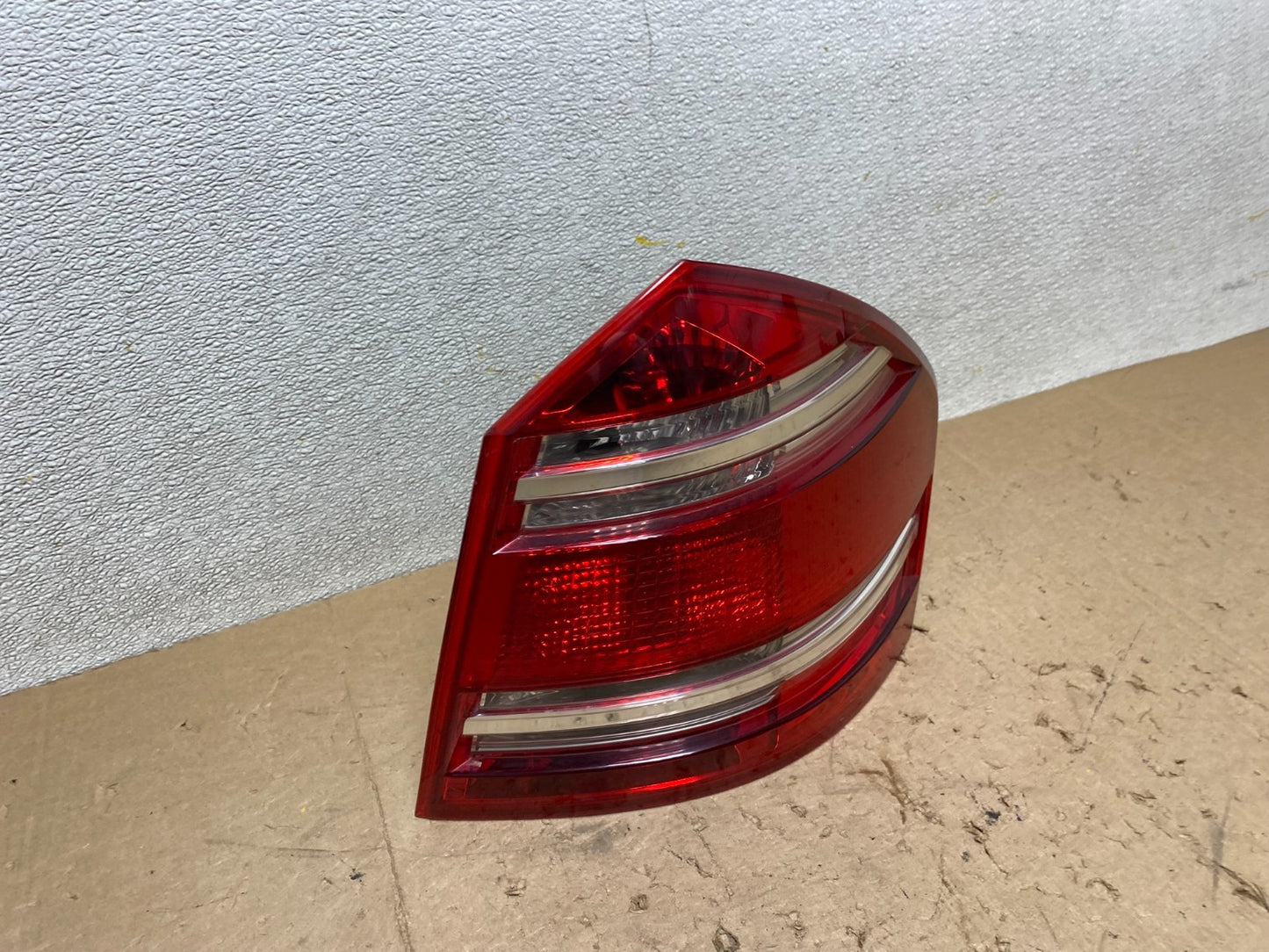 2007 to 2009 Mercedes GL-Class GL450 Right Passenger Tail Light OEM X2301 DW2