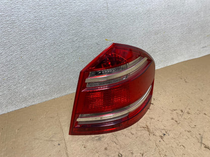 2007 to 2009 Mercedes GL-Class GL450 Right Passenger Tail Light OEM X2301 DW2