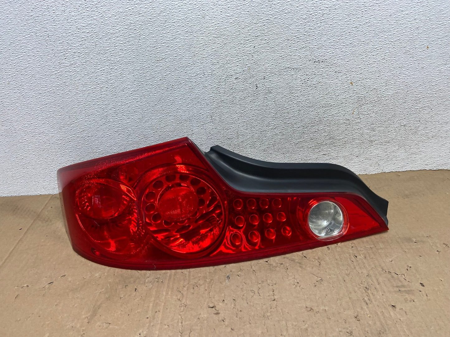 2003 - 2005 Infiniti G35 Coupe Left Driver Lh Outer Tail Light AE9384 LK0