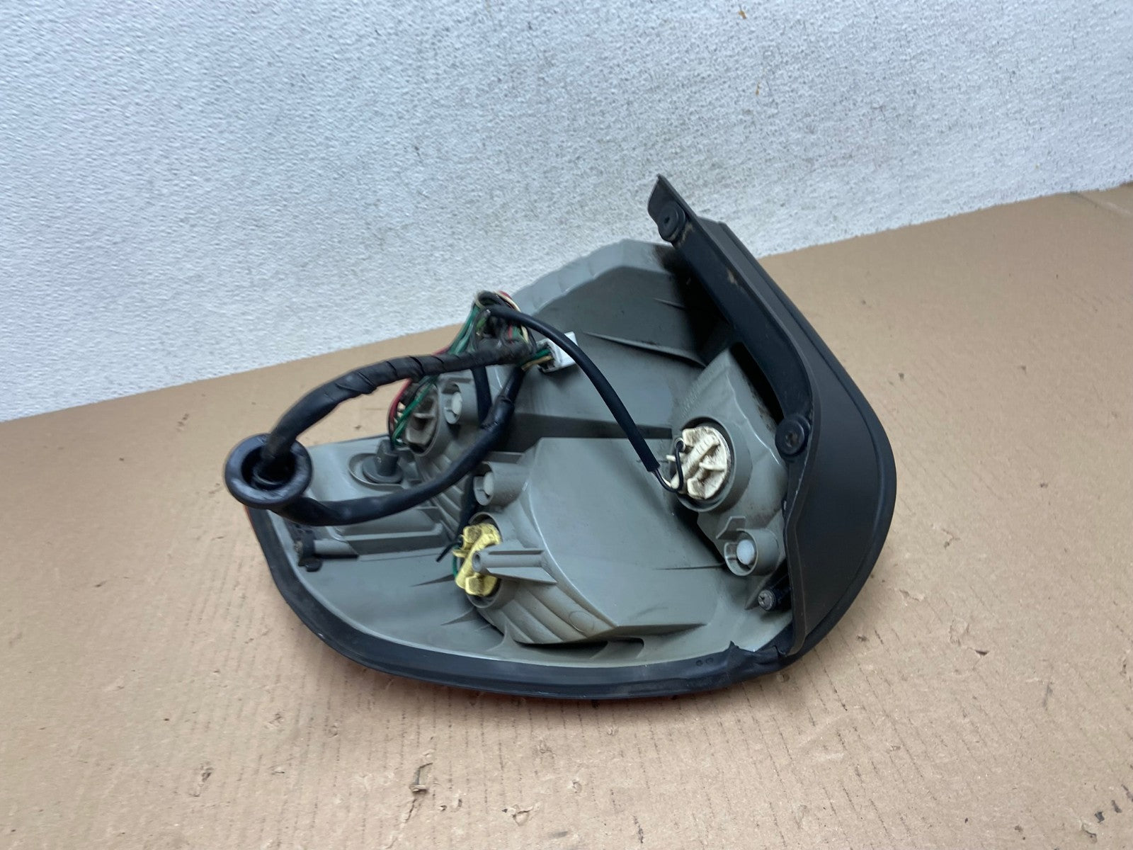 2001 - 2004 Hyundai Santa Fe Left Driver LH Side Tail Light AE7291 LK5