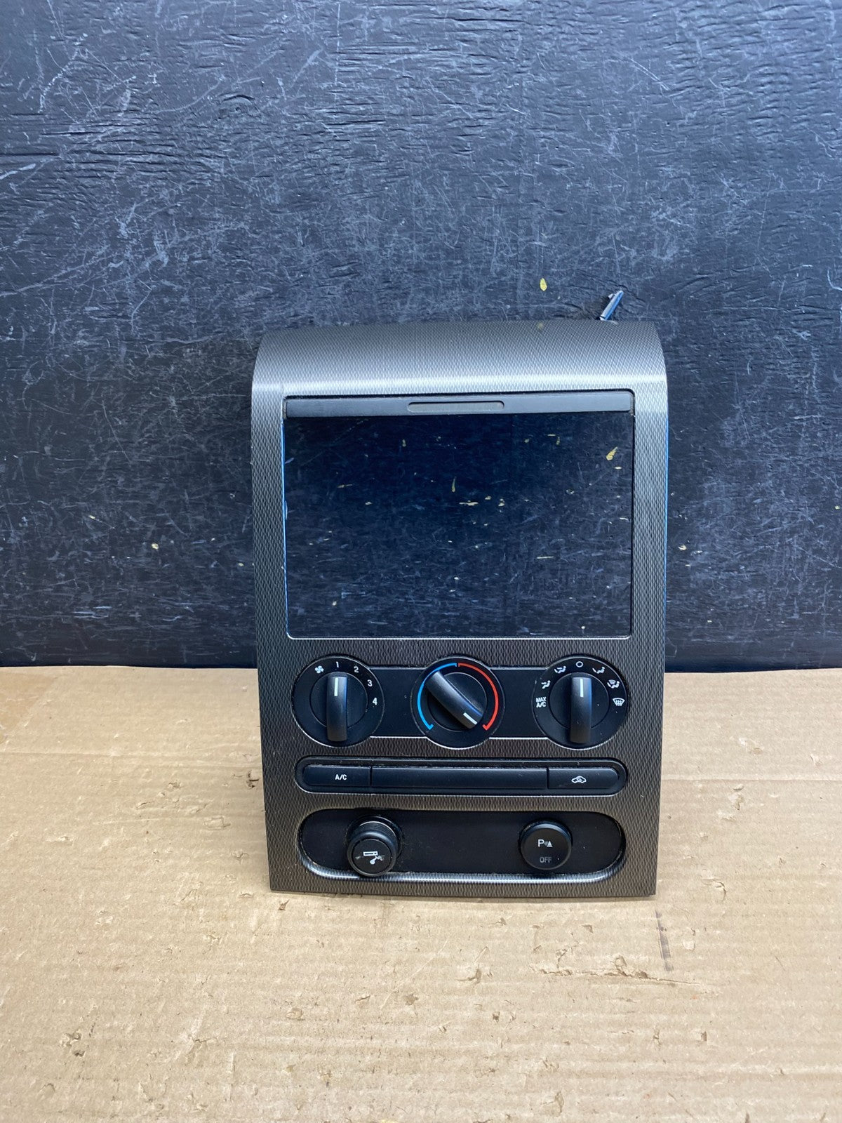 2004 to 2008 Ford F150 Radio Climate Dash Bezel Surround Black ag8378 DG0