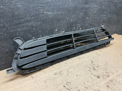 2012 to 2014 Hyundai Accent Front Bumper Lower Center Grille Y1210 DG4