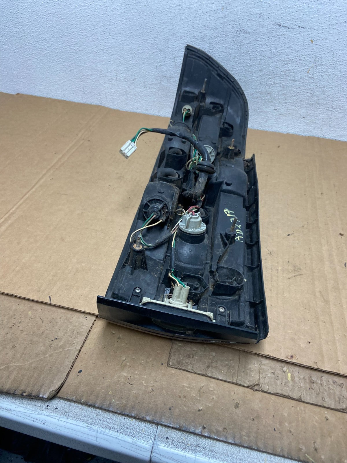 1995 1996 Lexus ES300 Right Passenger RH Side Tail Light ad2717 DG6