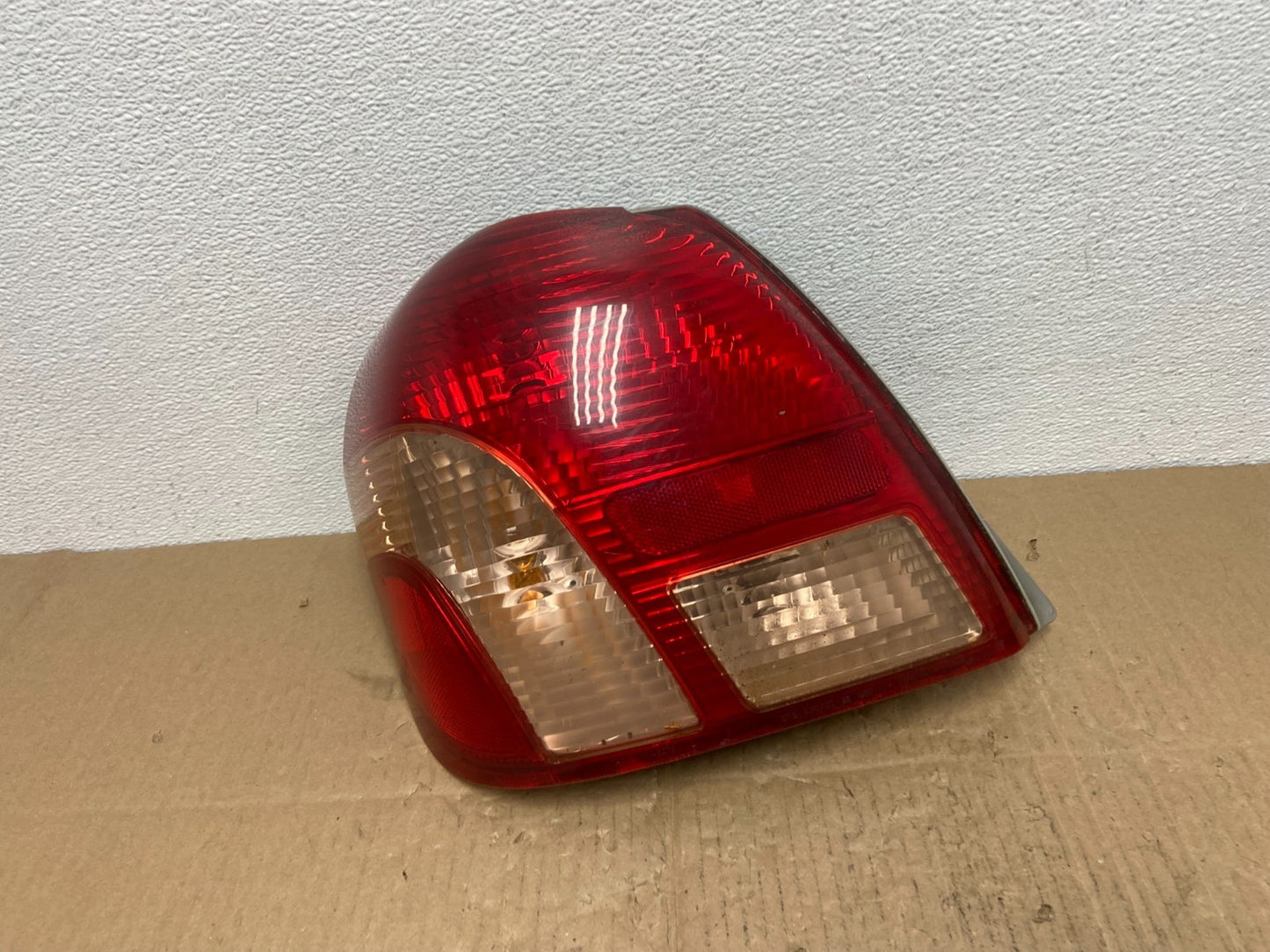 2000 to 2002 Toyota Echo Left Driver LH Side Tail Light AB8218 DG0