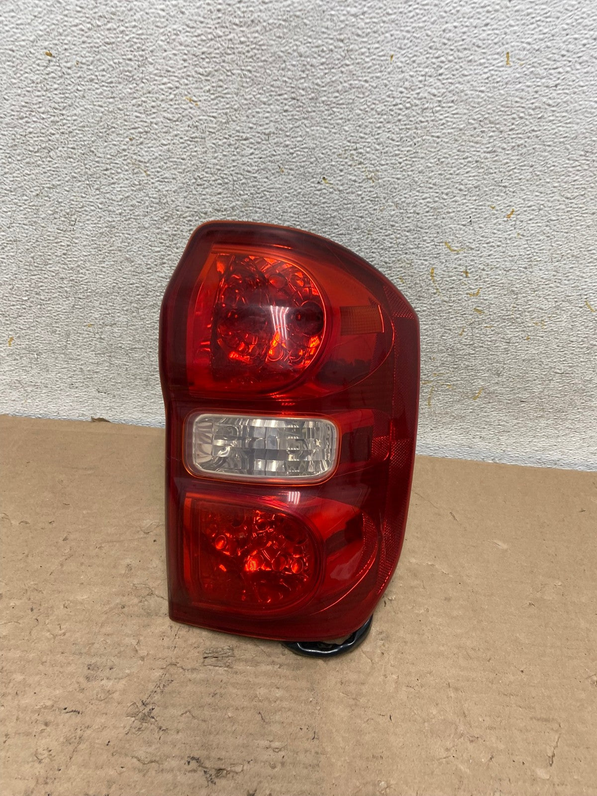 2004 2005 Toyota RAV4 Right RH Passenger Side Tail Light AI0986 LK0