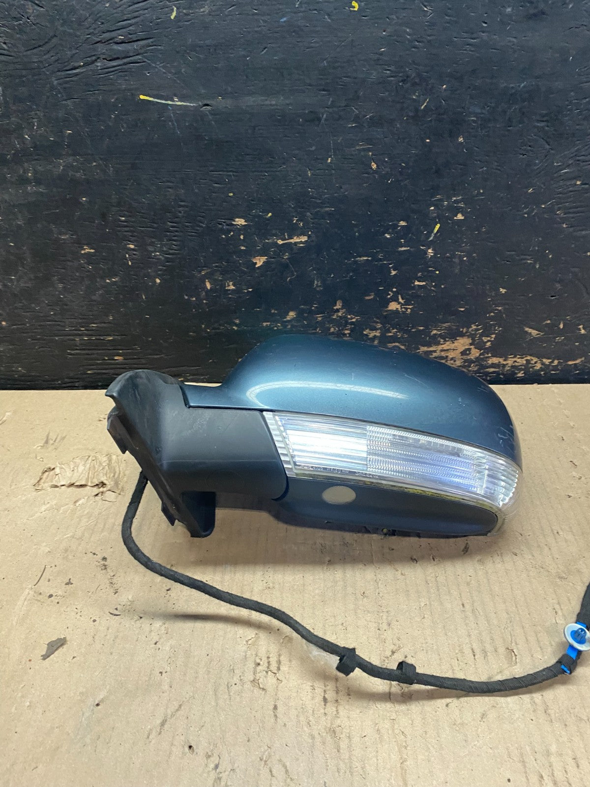 2004 to 2007 Volkswagen Touareg Left Door Power View Door Mirror OEM V3444 IT3