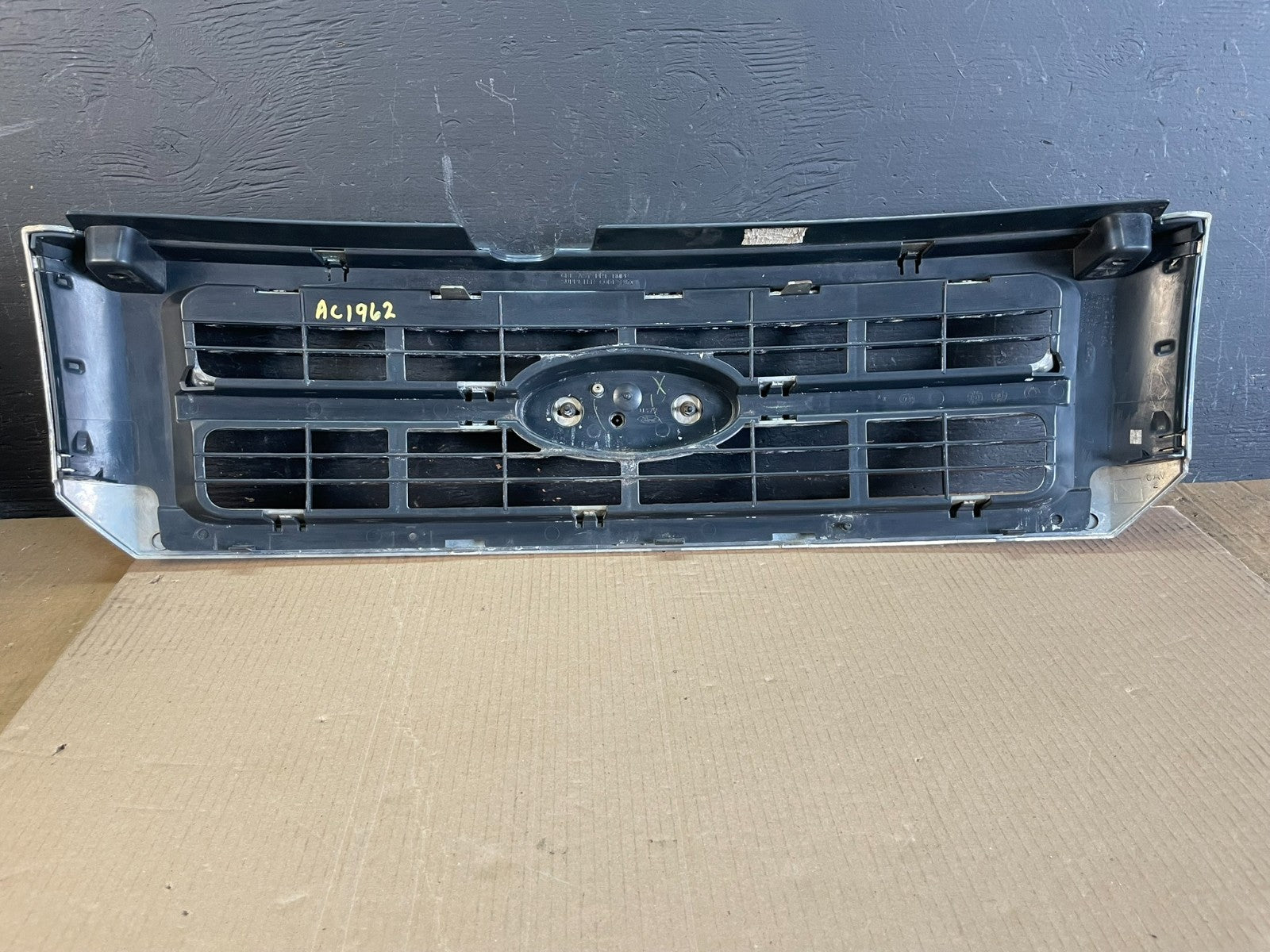 2008 to 2012 Ford Escape Front Upper Grill Grille Oem AC2257 DG4