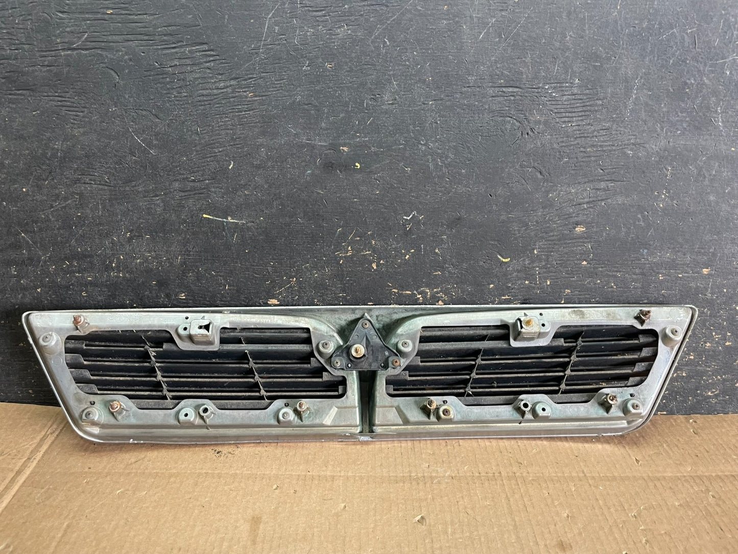 2002 2003 Mitsubishi Lancer Front Upper Radiator Grille Grill OEM AB3084 DG5