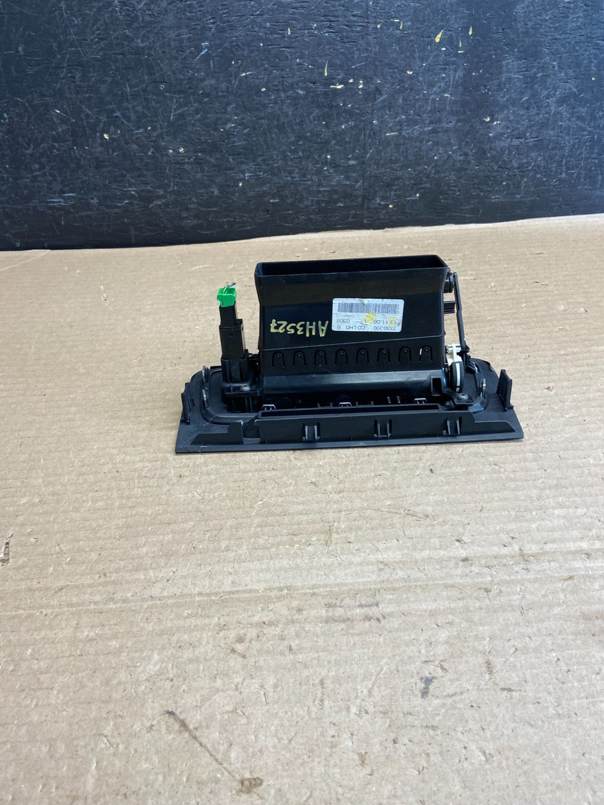 2011 to 2018 Volvo S60 Center Dash Air Vent Bezel Panel Trim AH3527 DG3