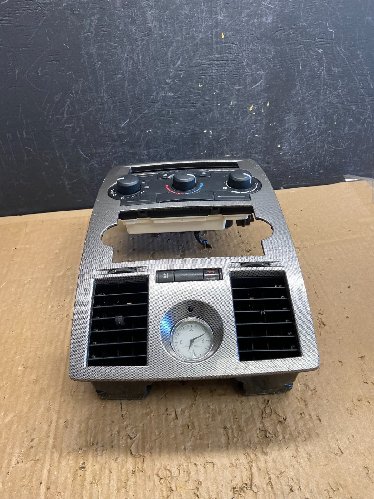 2005 to 2007 Chrysler 300 Dash Heater A/C Climate Control Radio Panel AD6973 DG3