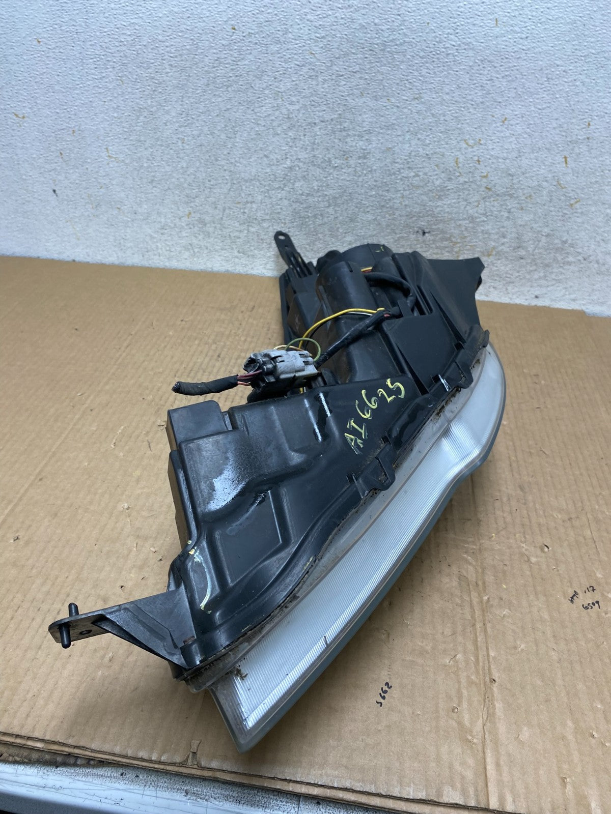 2010-2012 Subaru Legacy Outback Right Passenger Headlight AI6625 DW9