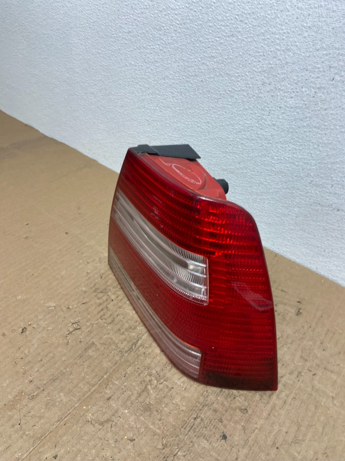 2004 to 2005 Volkswagen Jetta Right Passenger RH Side Tail Light OEM AB8508 DW1
