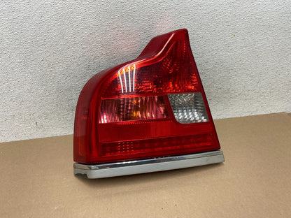 2004 - 2006 Volvo S80 Left Driver LH Side Tail Light AG5702 DW0