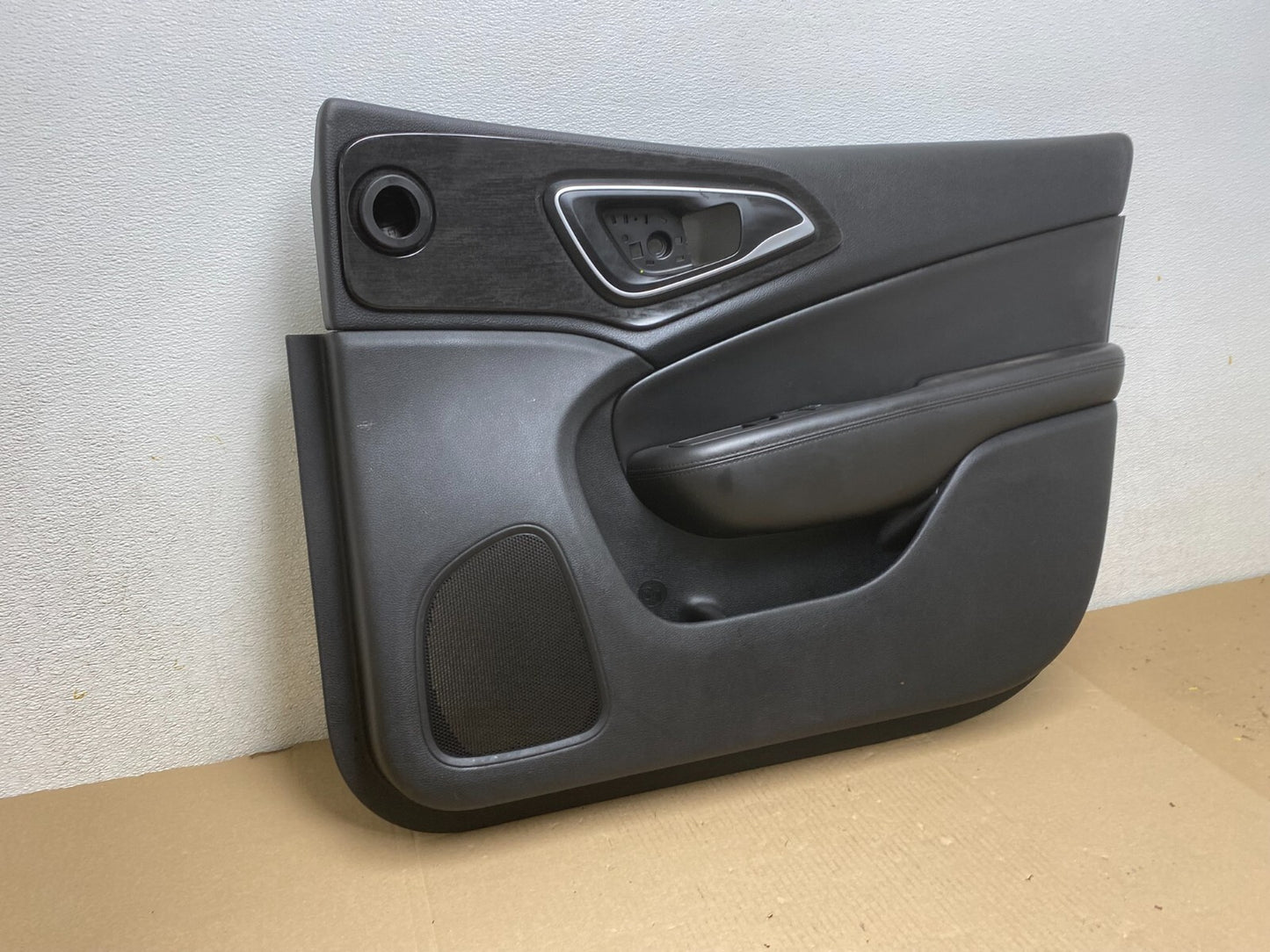 2015 to 2017 Chrysler 200 Front Right Passenger Side Door Panel OEM L6044 DG2