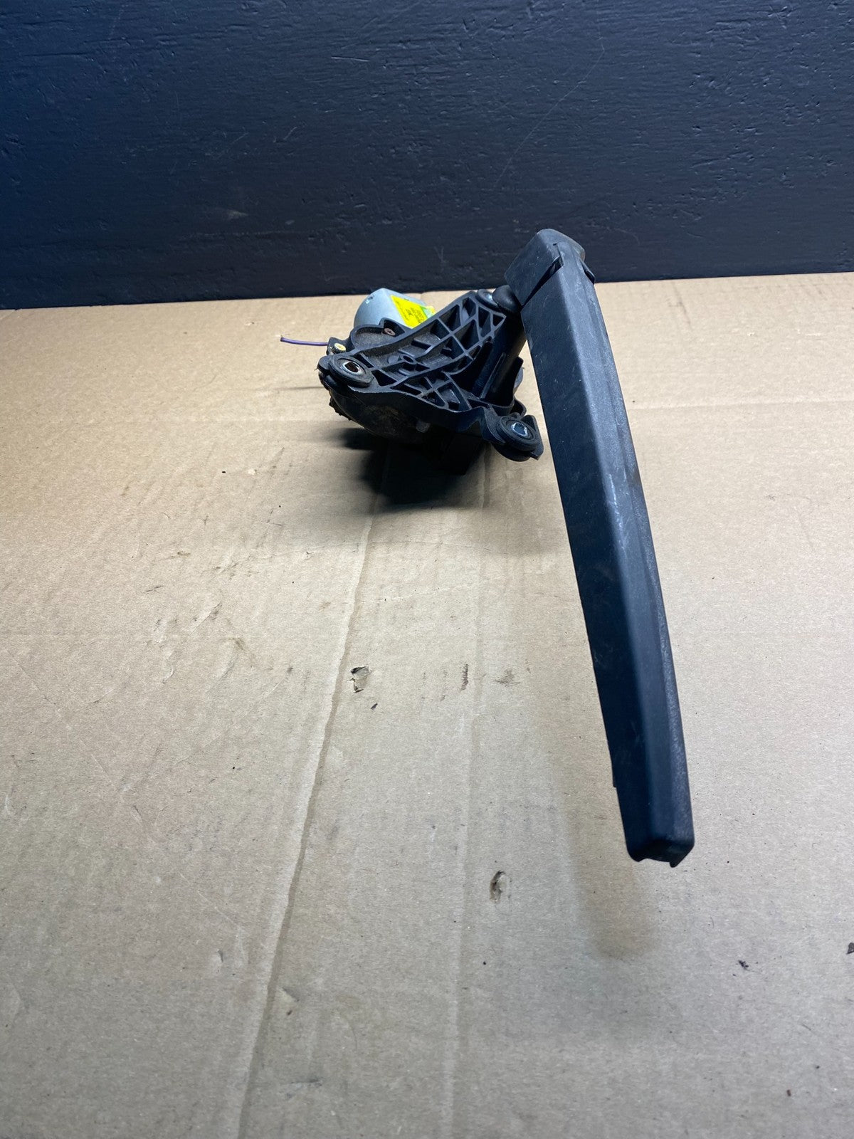 2007 to 2013 BMW X5 E70 Rear Windshield Wiper Motor OEM AB4200 DG1