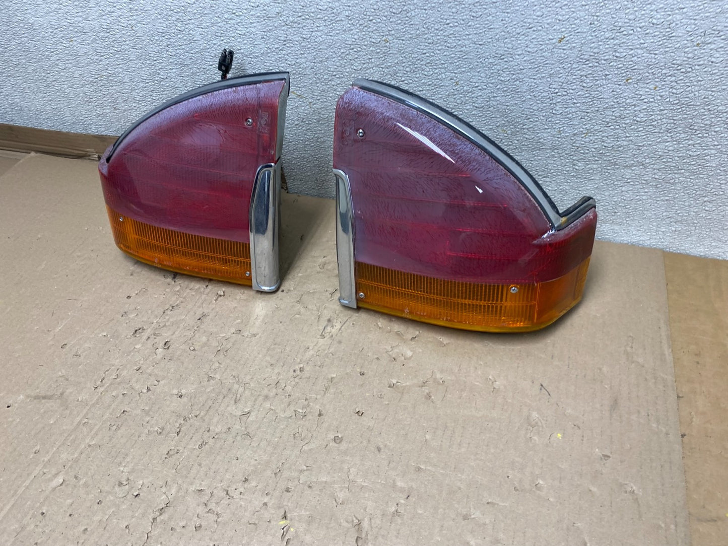 1986 to 1991 Jaguar Xjs Left+Right Set  Tail Lights OEM u1175 DG1