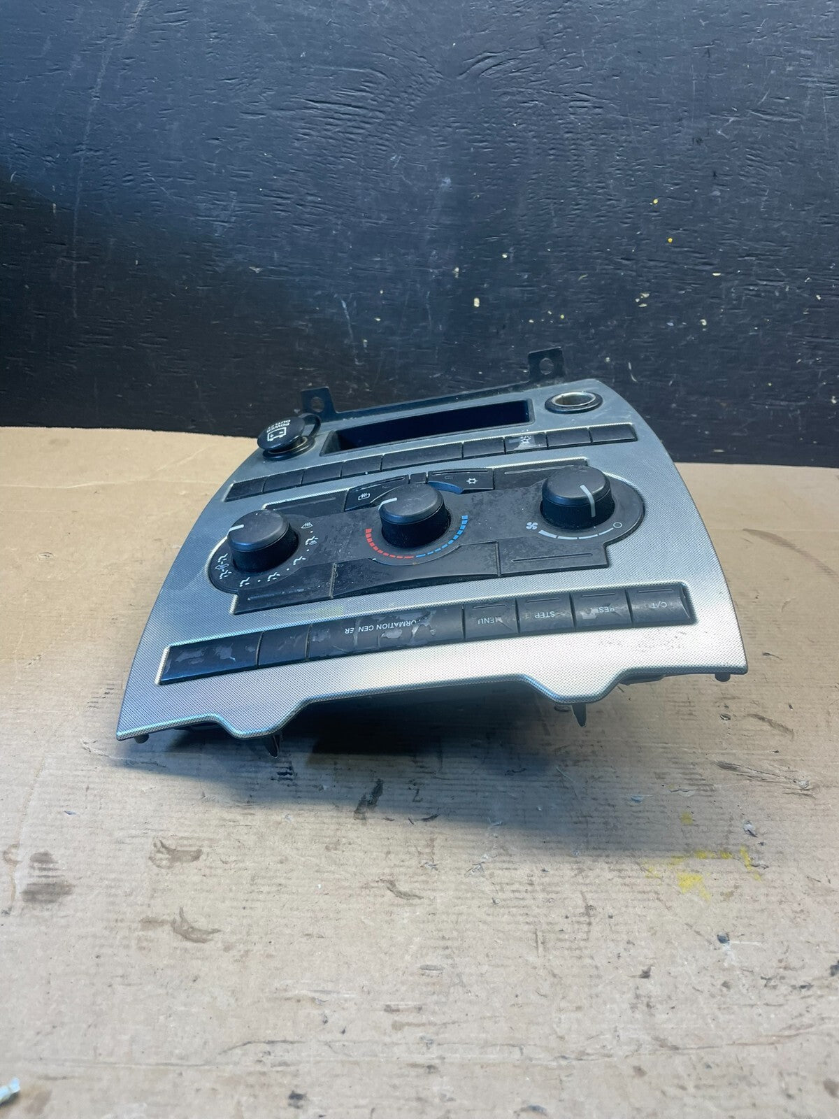 2005 2006 2007 Jeep Commander Grand Cherokee A/C Climate Control Bezel N7452 DG3