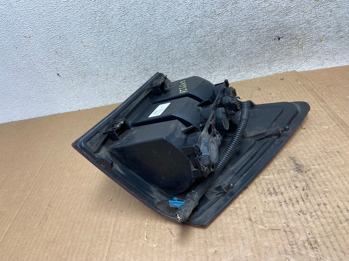 2005 to 2006 Jeep Grand Cherokee Left Driver Side Lh Tail Light AI6603 LK5