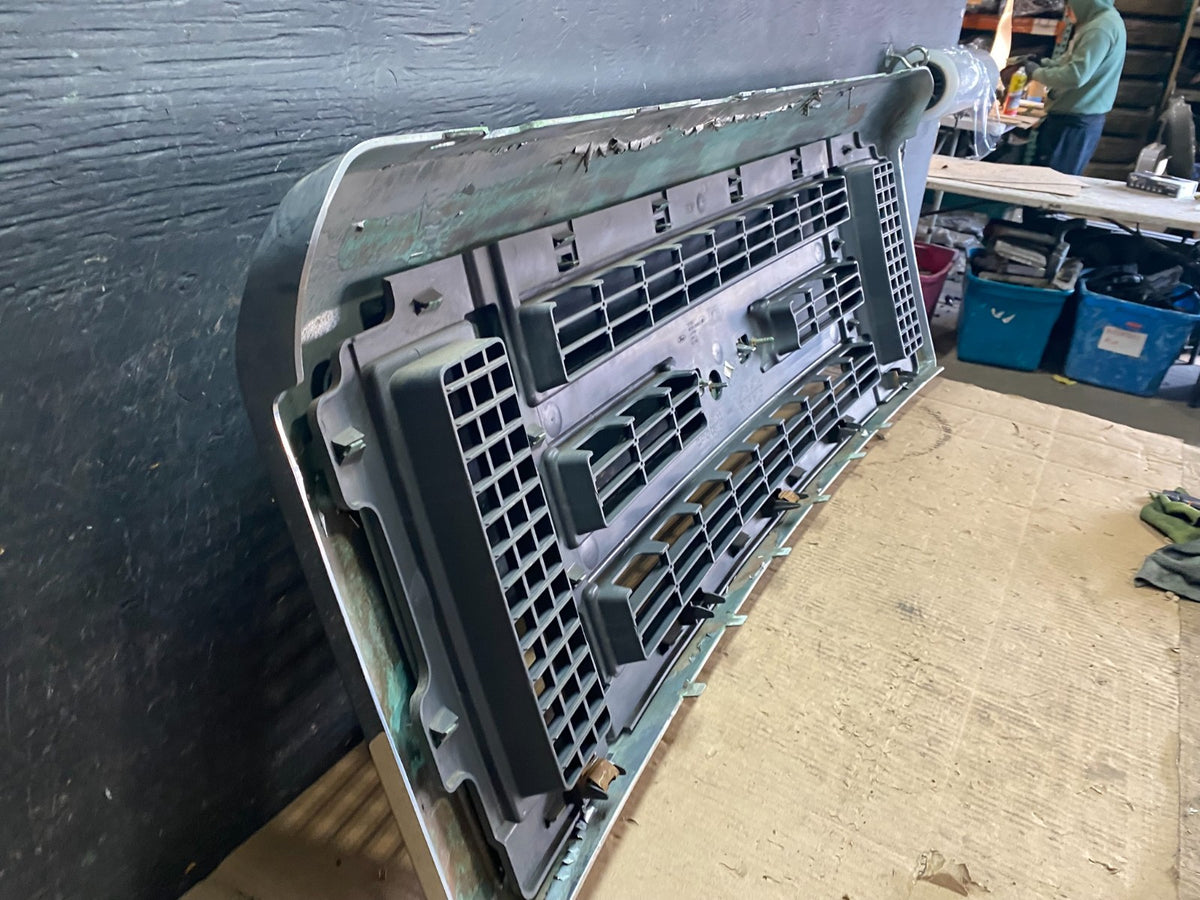 2008 to 2014 Ford Econoline E150 E250 Front Upper Chrome Grill Grille u6357 DG7