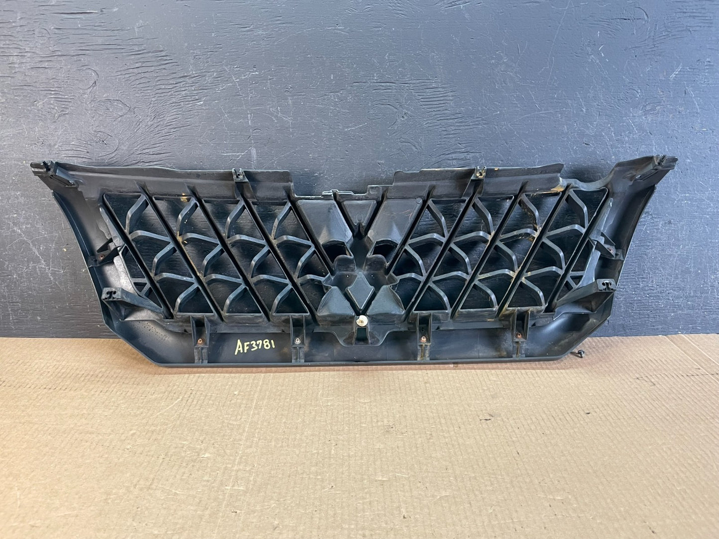 2000 2001 Mitsubishi Montero Front Upper Grill Grille af3781 DG4