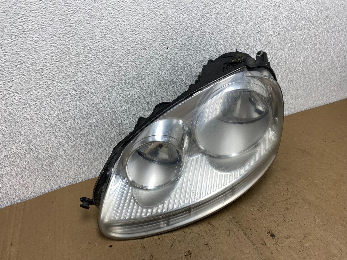 2005 to 2010 Volkswagen Jetta Left Driver LH Side Headlight Halogen AC6007 DW2