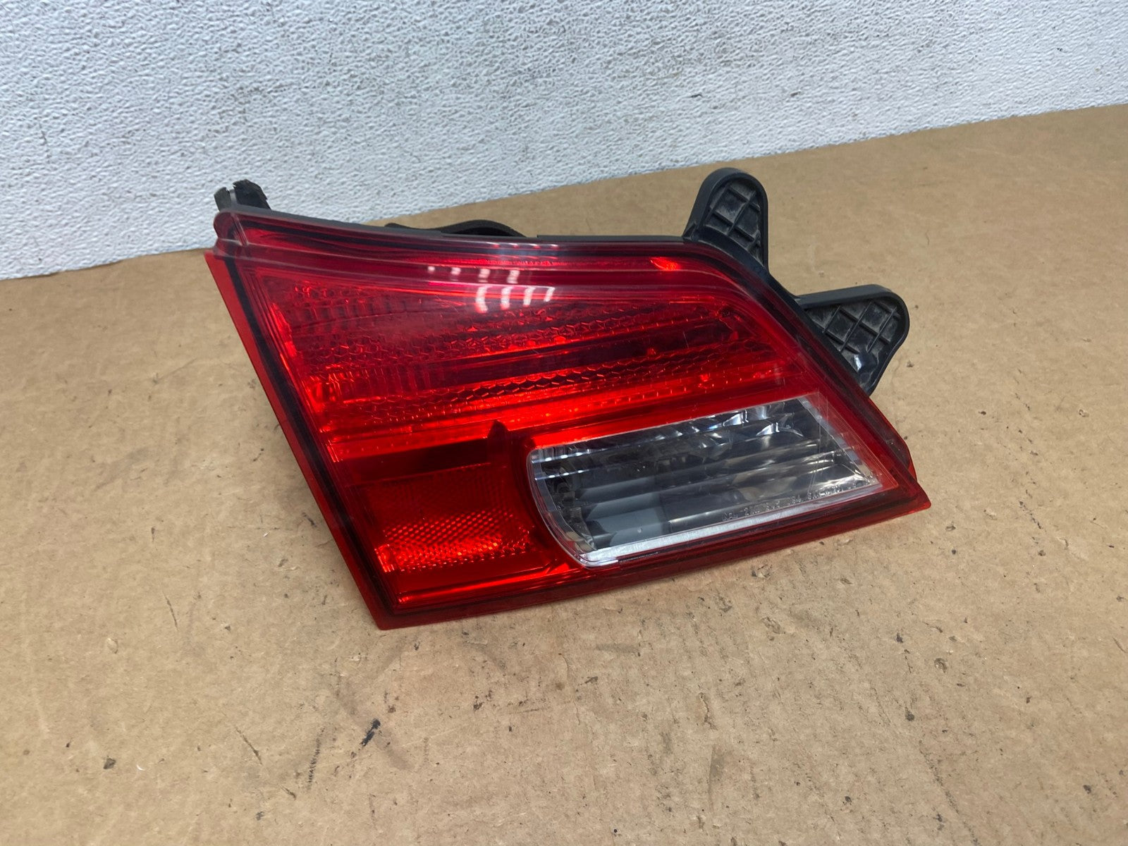 2010-2014 Subaru Outback Left Driver Lh Side Inner Tail Light AD5175 LK0