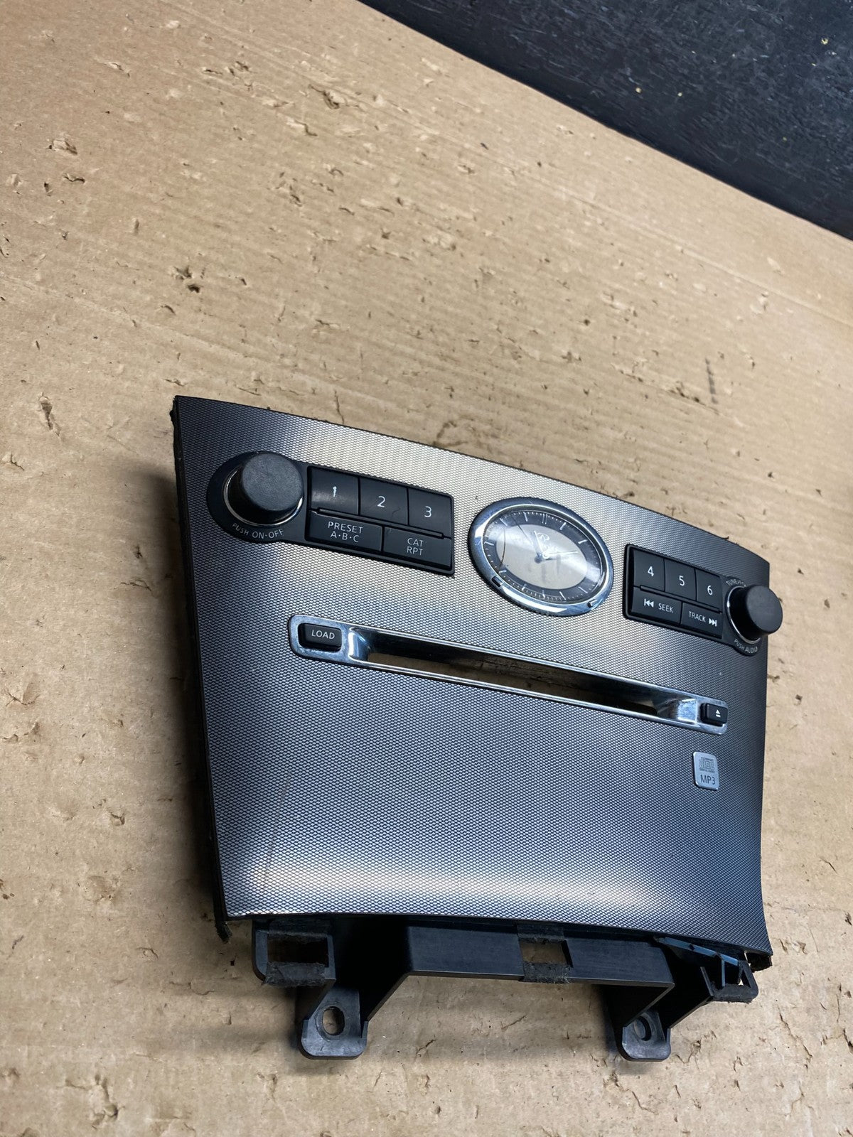 2006 to 2007 Infiniti M35 M45 Radio Audio Control Panel AG8439 DG4