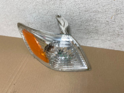 2000 - 2001 Toyota Camry Front Right Passenger RH Turn Signal AE6911 DW1