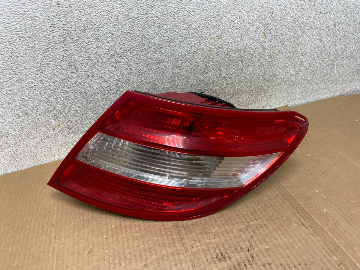 2008 2009 2010 2011 Mercedes C-Class Right Passenger Tail Light AI6538 LK0