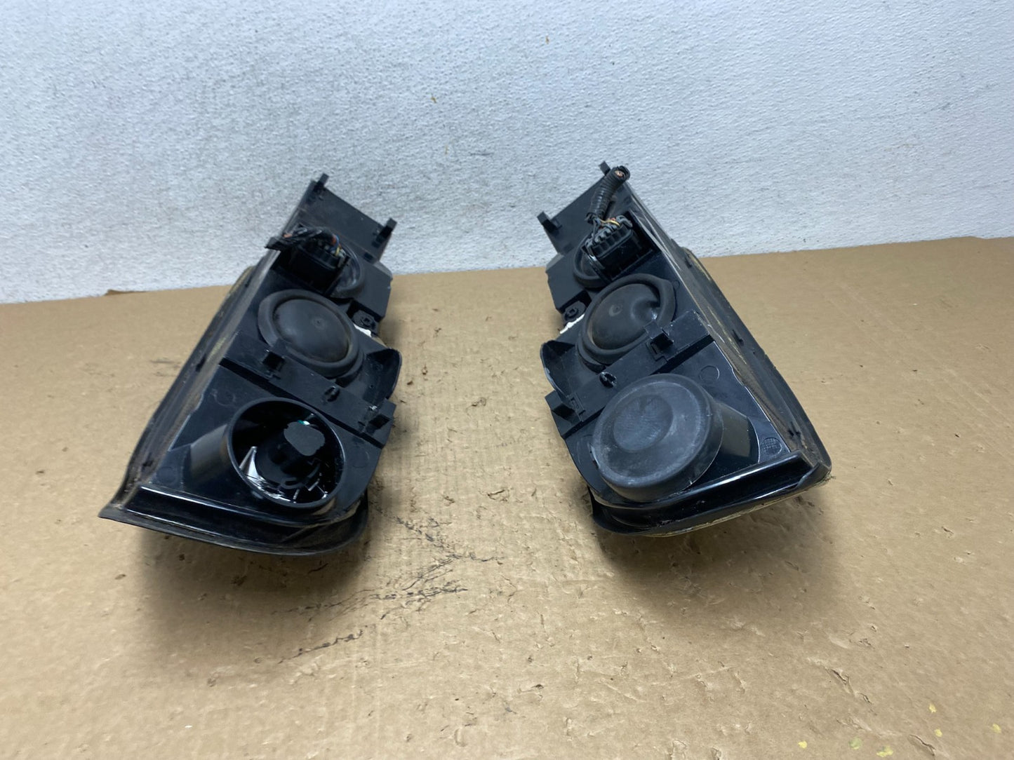 2000 to 2005 Chevrolet Impala Left+Right Set Headlights Halogen AF8191 DW9