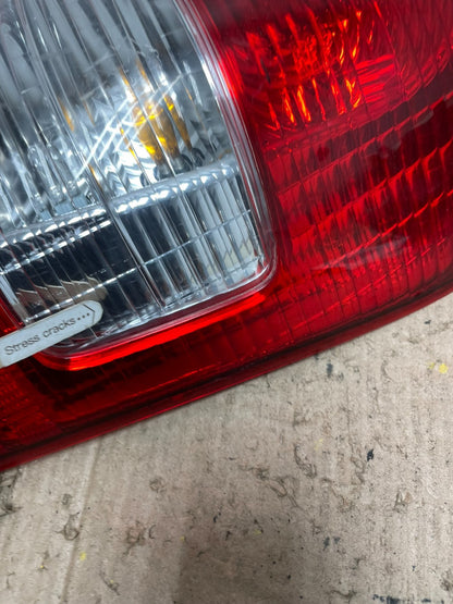 2000 2001 Mazda Mpv Right Passenger RH Side Tail Light Oem q3852 DG5