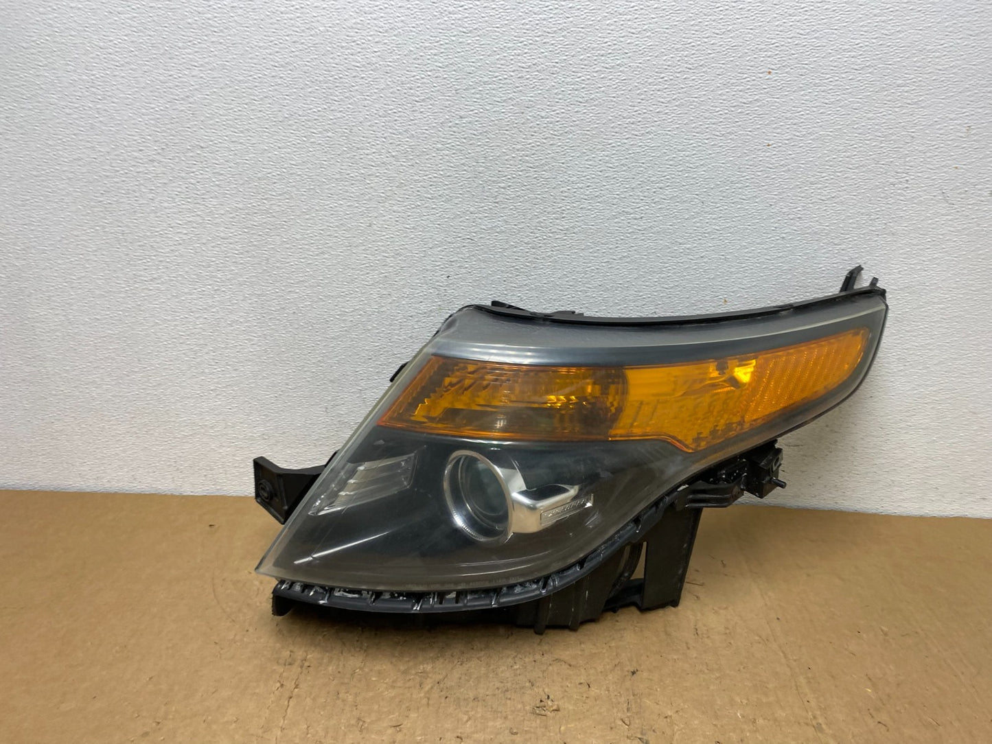 2011 to 2015 Ford Explorer Police Left Driver LH Halogen Headlight AD0643 DW0