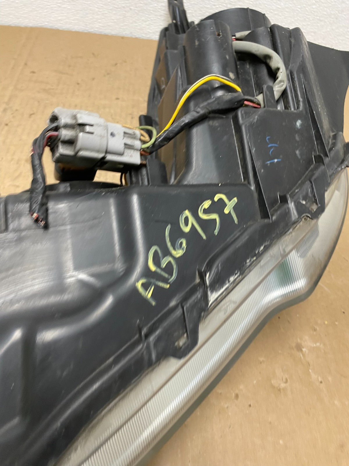 2013 - 2014 Subaru Legacy Outback Right Passenger Headlight AB6957 DW9