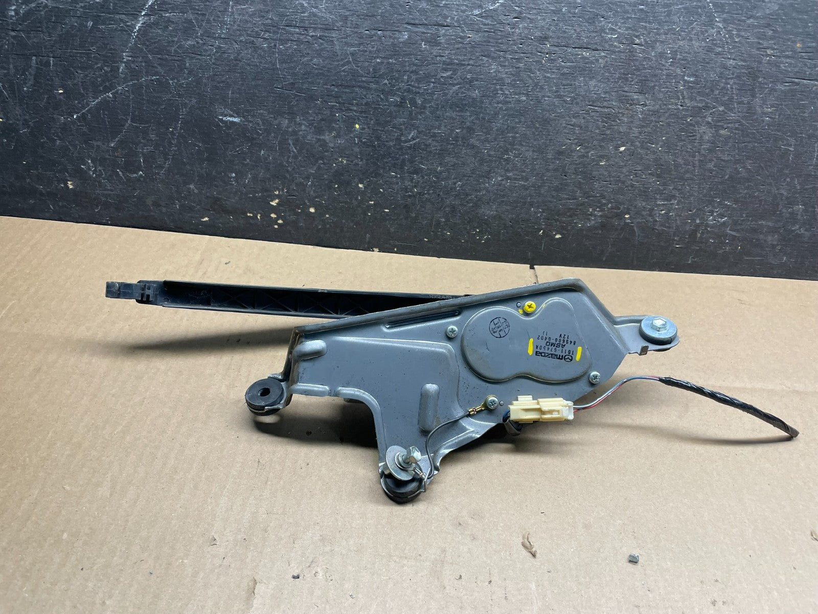 2007 to 2015 Mazda CX-9 CX9 Windshield Rear Wiper Motor v9054 DG5