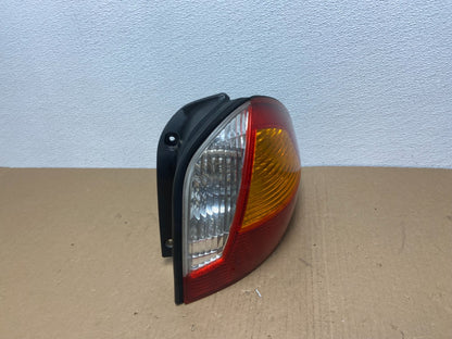 2001 - 2004 Hyundai Santa Fe Right Passenger Rh Side Tail Light AB6388 DW2