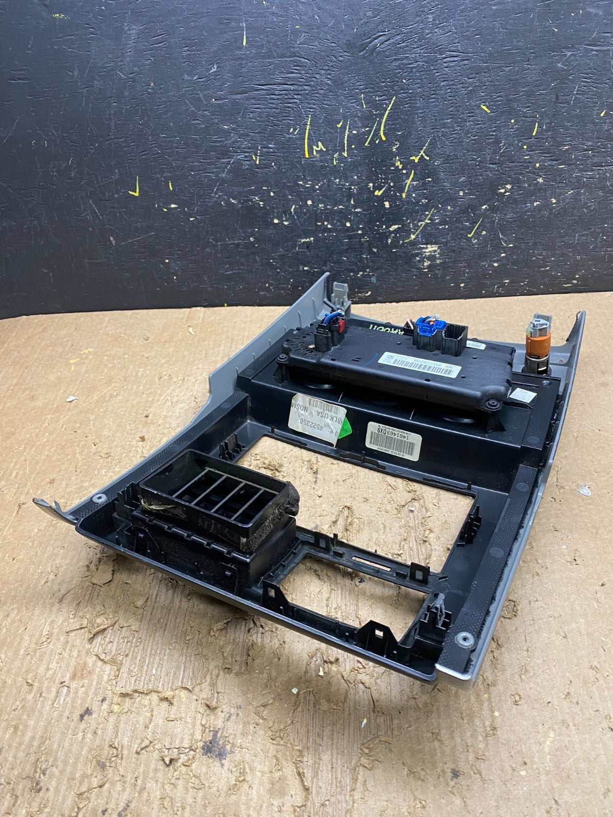 2008 to 2012 Jeep Liberty Dash Climate Temperature Control Radio Bezel AA0011 DG3