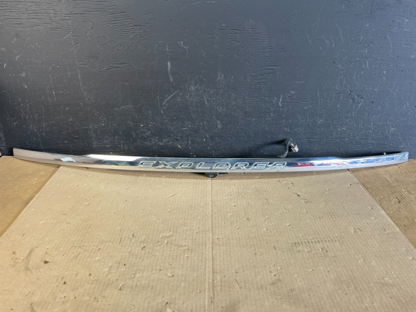 2011 to 2014 Ford Explorer Rear Tailgate Gate Trim Molding With Camera AC1871 DG0