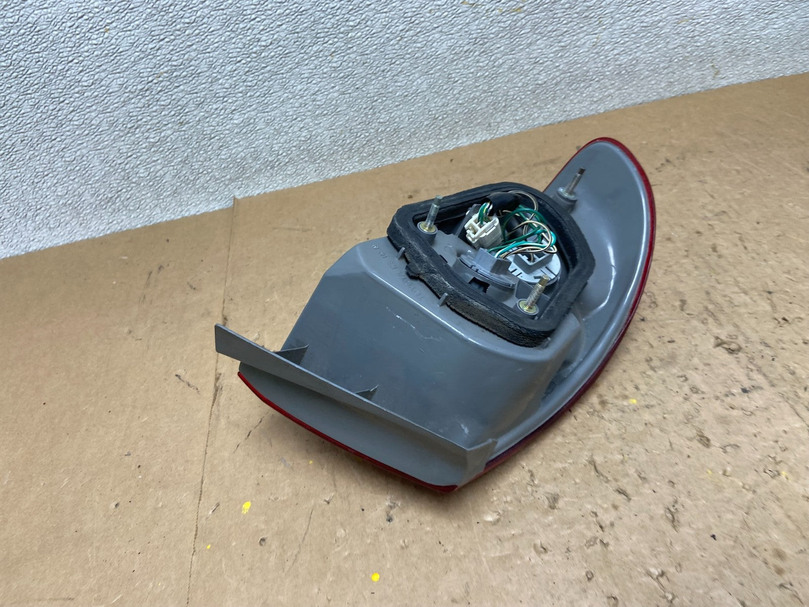 1998 1999 2000 Toyota Corolla Right Passenger Side Tail light OEM Z9239 DW4