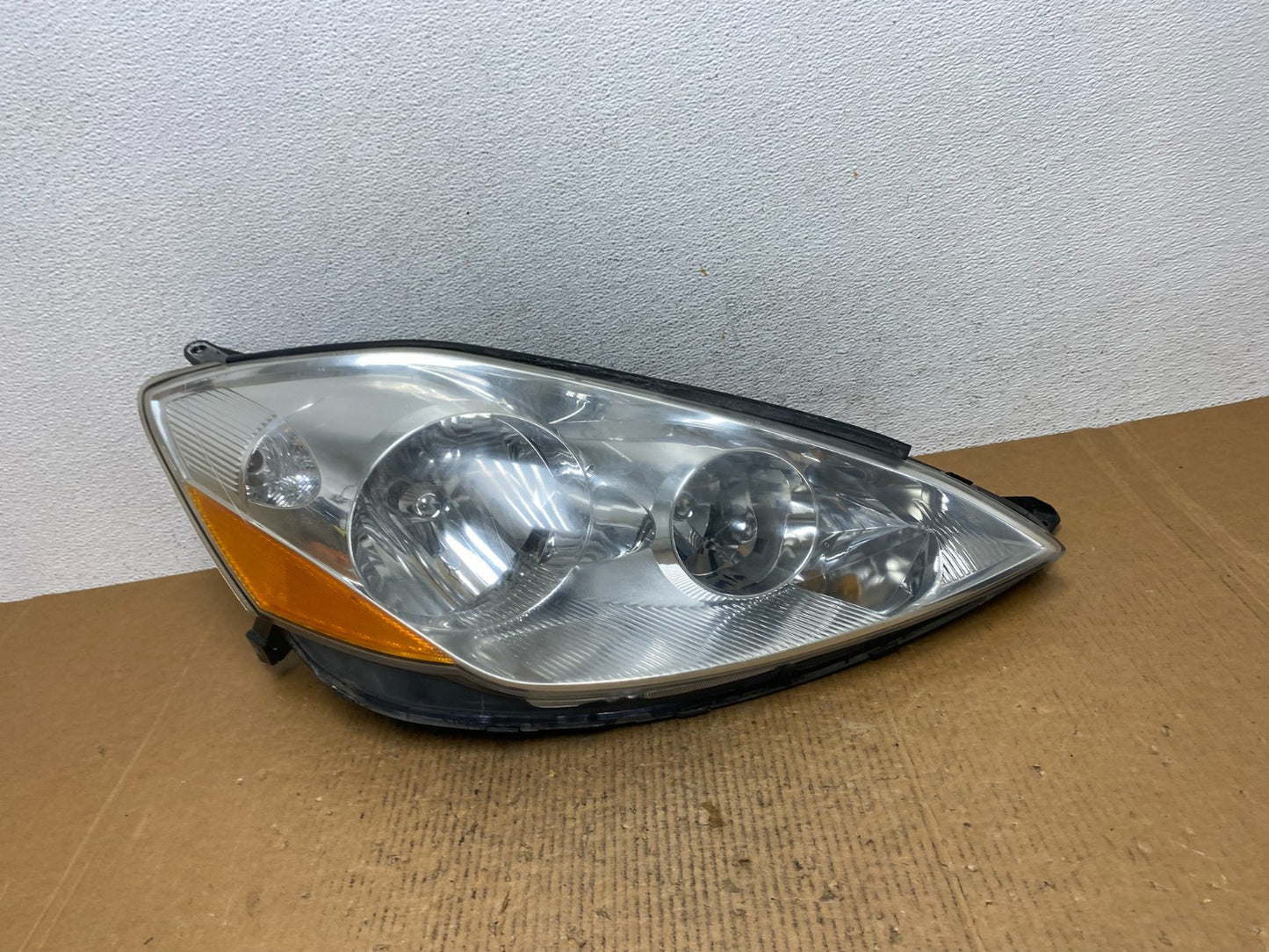 2006 to 2010 Toyota Sienna Right Passenger Rh Side Headlight Halogen AE1418 DW0