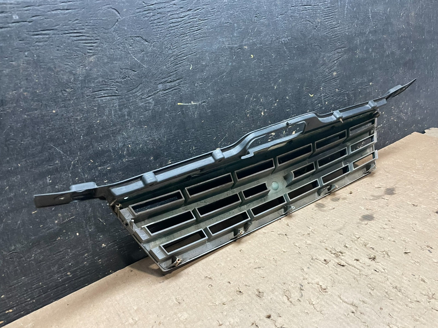 2000 to 2005 Kia Optima Front Grill Grille Z3448 PS5