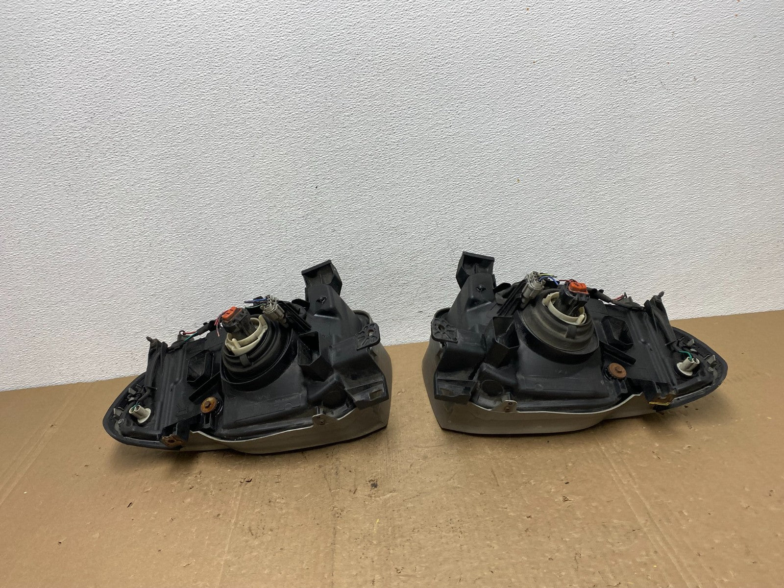2002 2003 2004 Nissan Xterra Left+Right Side Headlights AC6020 DW8