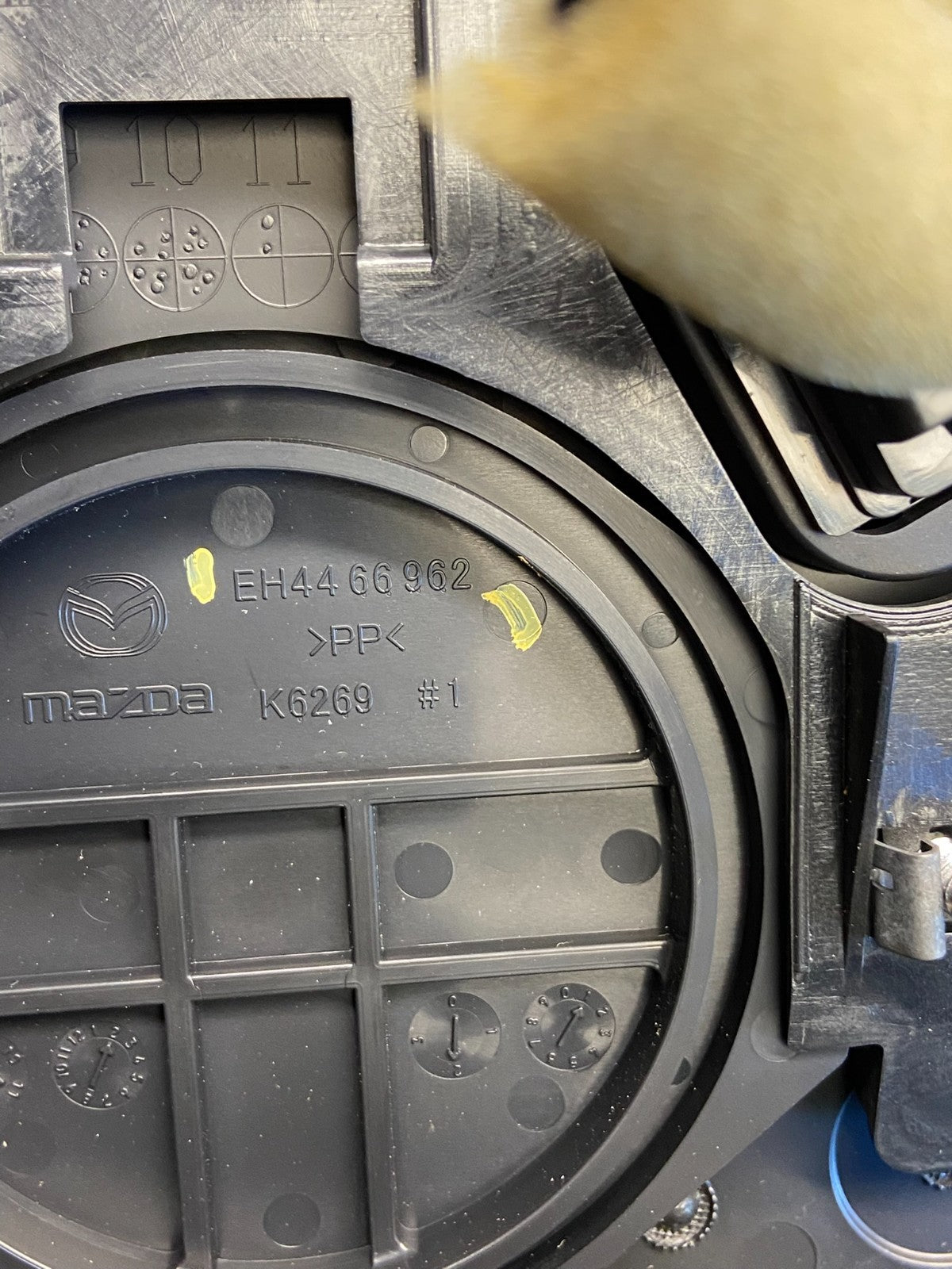 2010 2011 2012 Mazda CX-7 Center Dash Radio Bezel Trim AD2055 DG5
