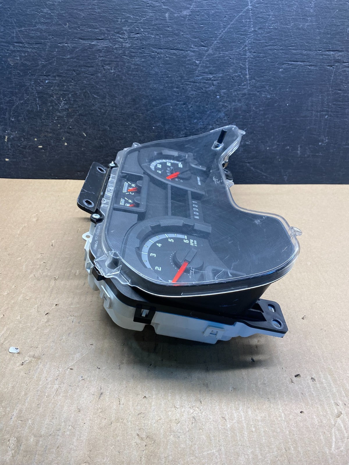 2009 to 2014 Ford E150 E250 E350 VAN Gauge Speedometer Cluster AG18574