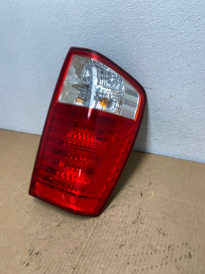 2007 to 2010 Kia Sedona Right Passenger RH Side Tail Light AD1138 LK1