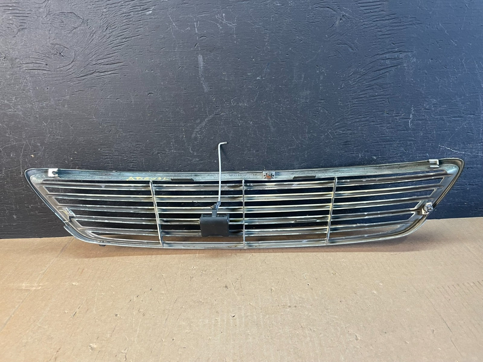 2005 to 2006 Lexus ES330 Front Bumper Upper Grille Grill AD57263