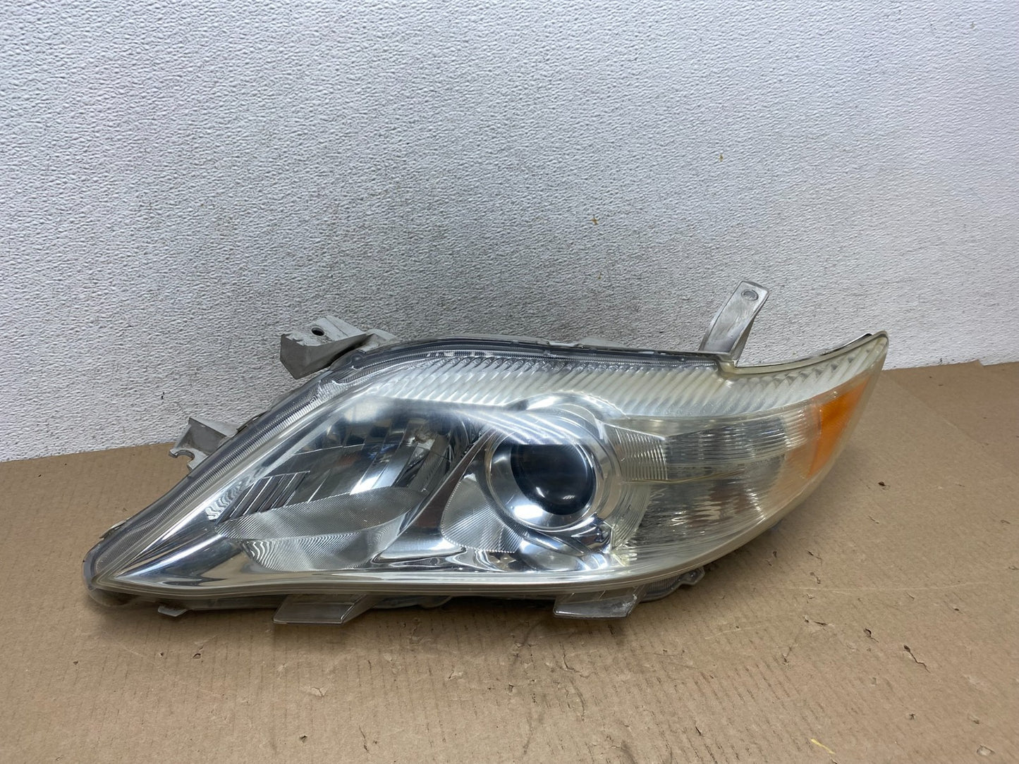 2010 - 2011 Toyota Camry Left Driver LH Halogen Headlight AG5921 DW0