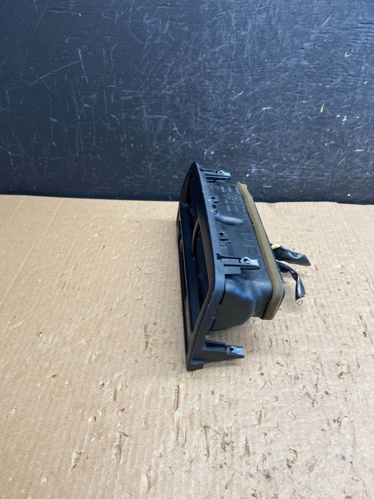 1997 to 2001 Lexus ES330 ES300 Front Center Side Air Vent AE4175 DG2