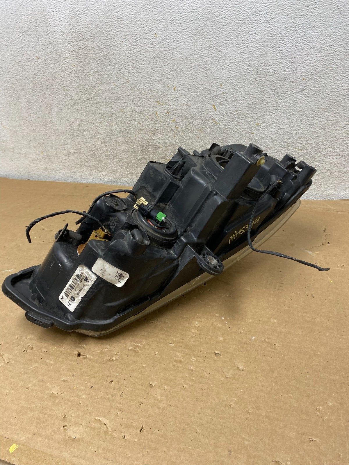 2008 to 2016 Chrysler Town and Country Left Driver Lh Side Headlight AH8394 DW6